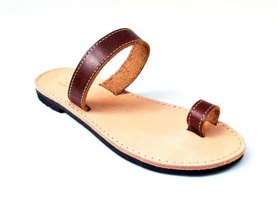 Brown stylish toe ring sandals