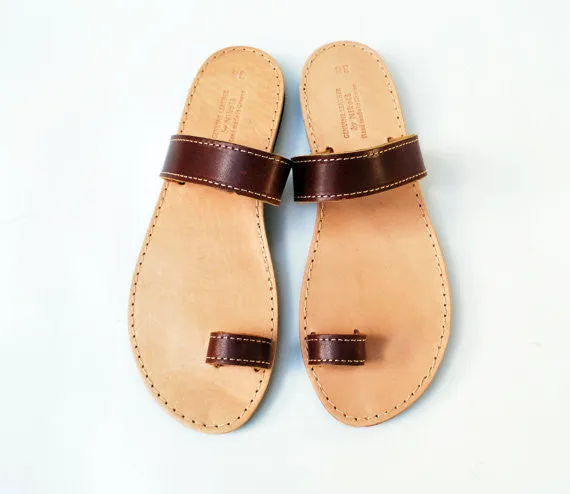 Brown stylish toe ring sandals