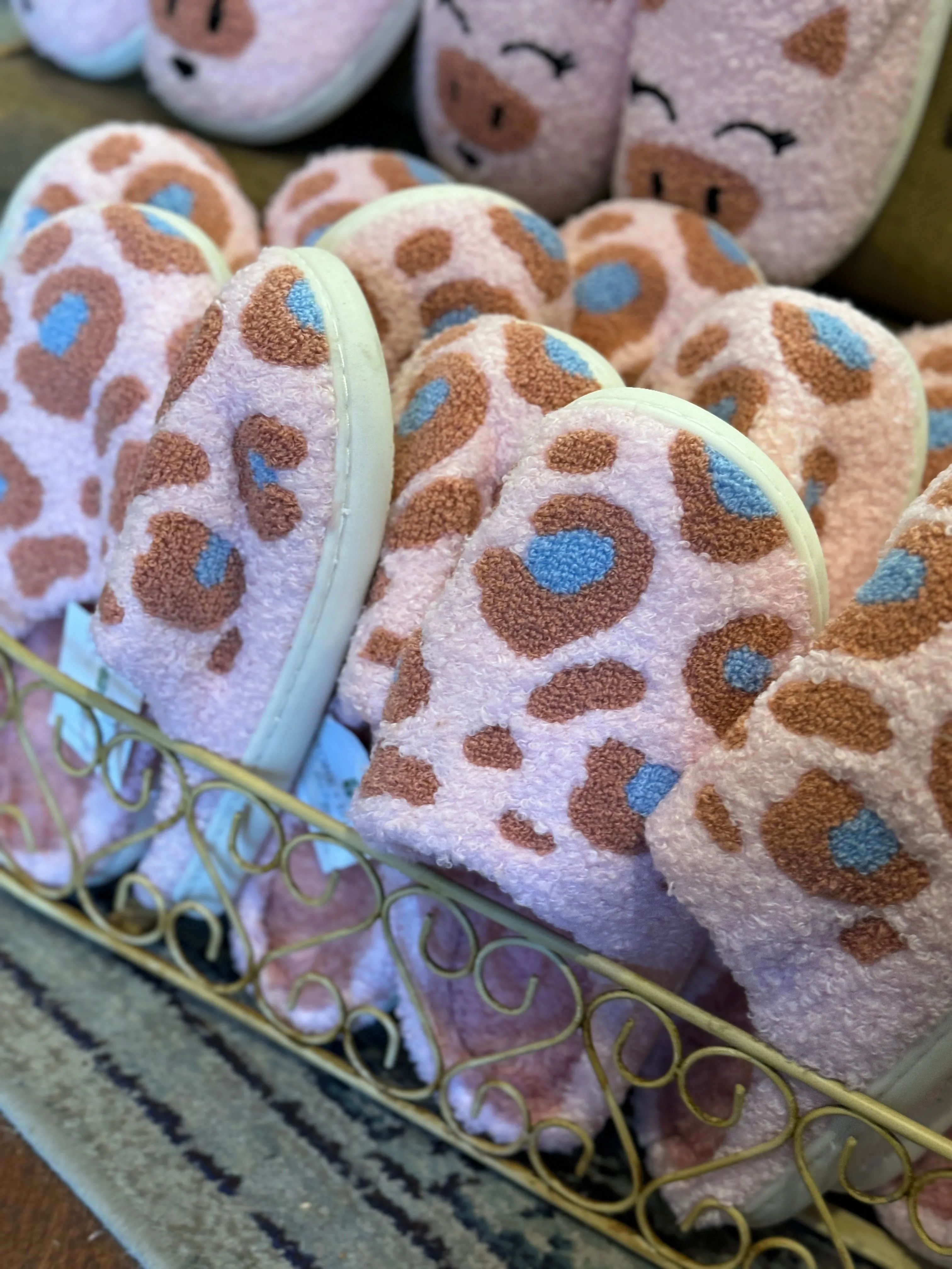 Leisurely Leopard Slippers